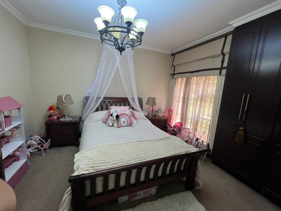 5 Bedroom Property for Sale in Christiana North West